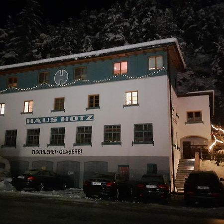 Haus Hotz Apart Talblick Grins Bagian luar foto