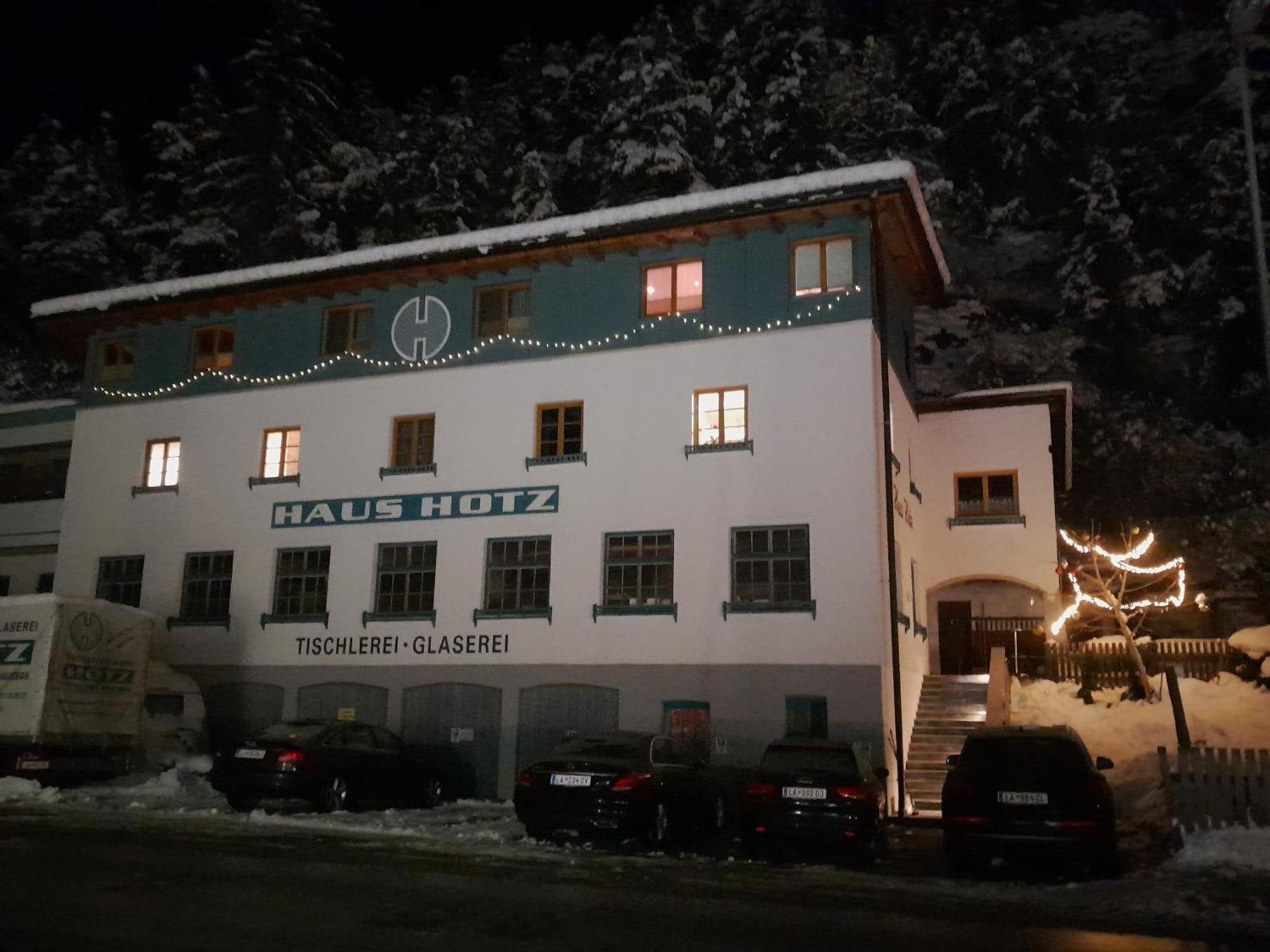 Haus Hotz Apart Talblick Grins Bagian luar foto