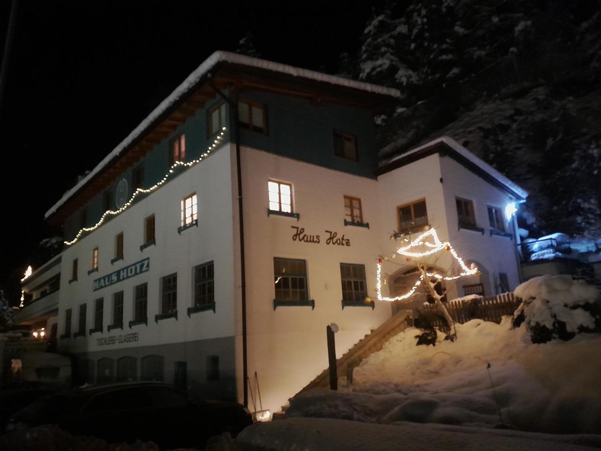 Haus Hotz Apart Talblick Grins Bagian luar foto