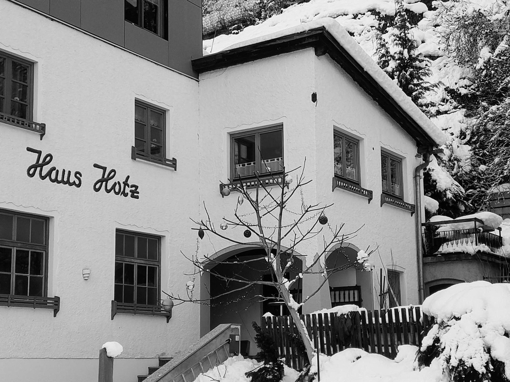 Haus Hotz Apart Talblick Grins Bagian luar foto