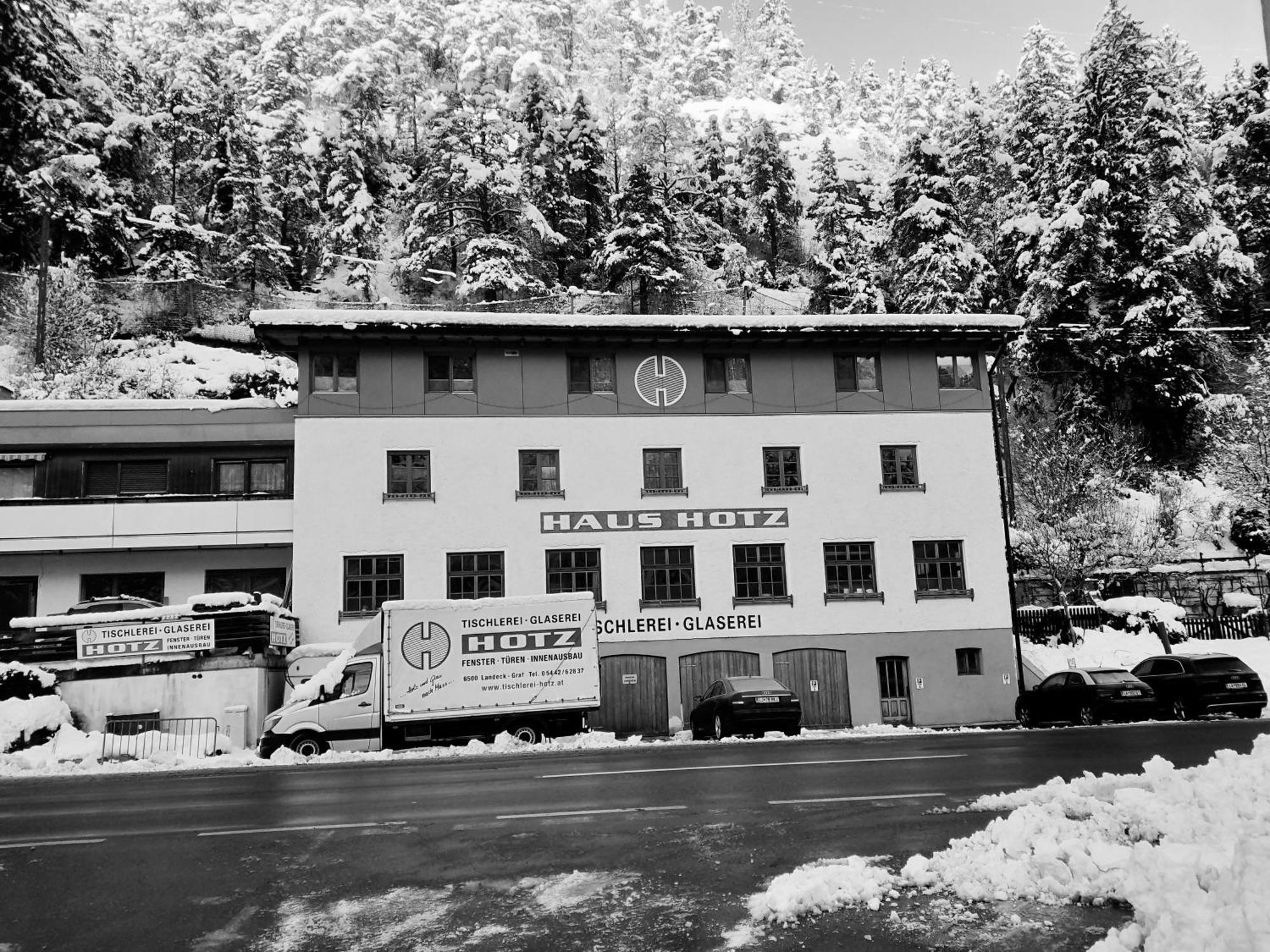 Haus Hotz Apart Talblick Grins Bagian luar foto